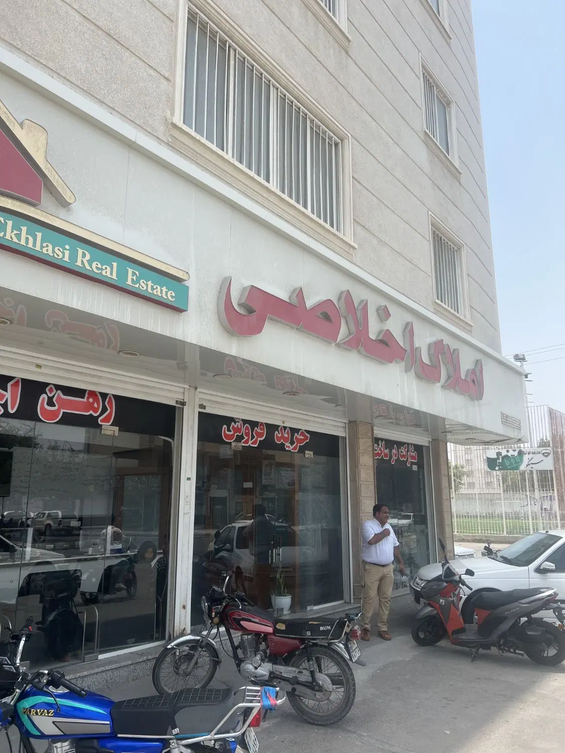 200 متری 4دیواری شهید جعفری بدون سند بدون اصلاحیه