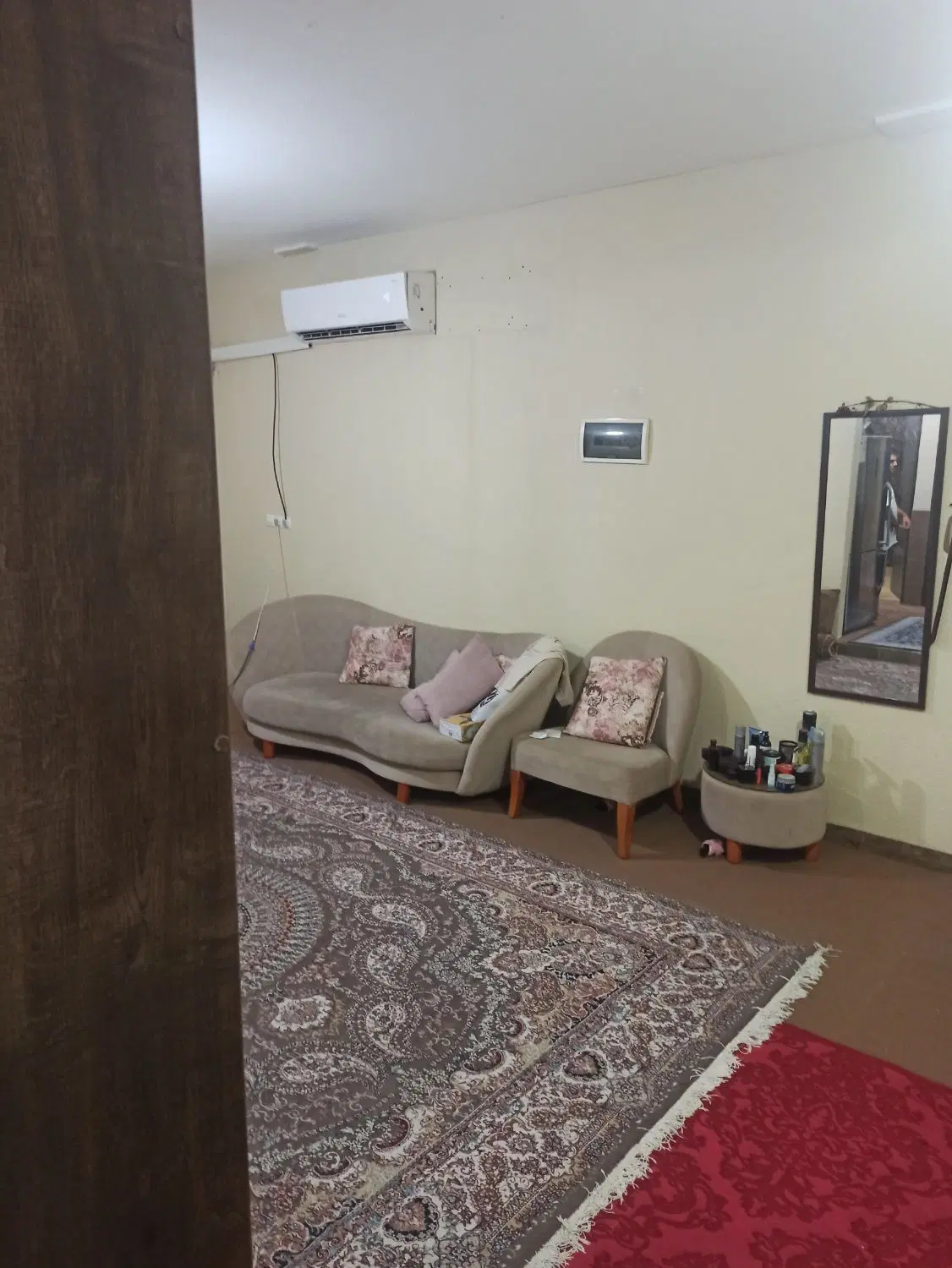 واحد مسکونی لب خ اصلی گمرک (دفتر )