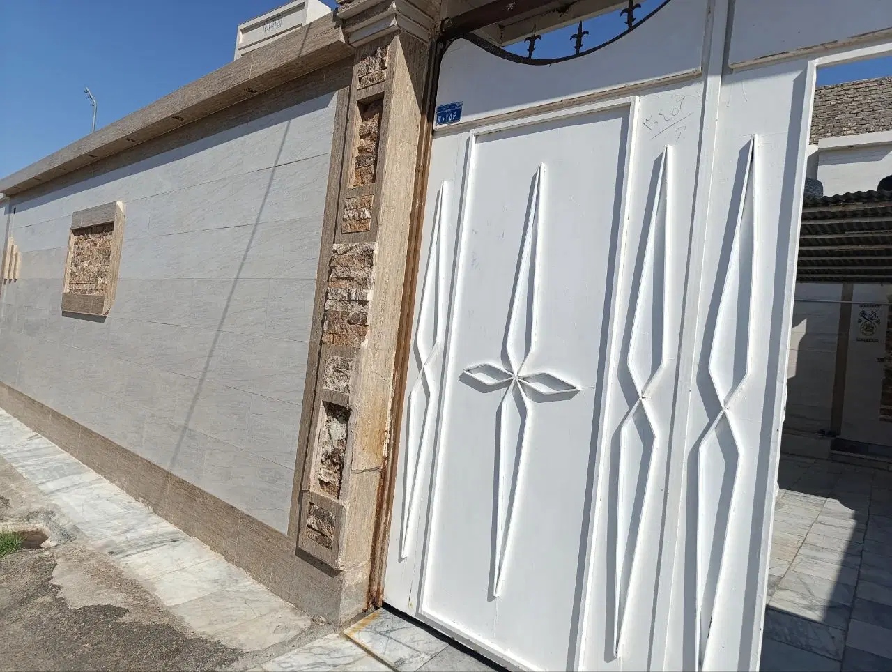 خانه دوطبقه فروشی در خیابان امام خمینی