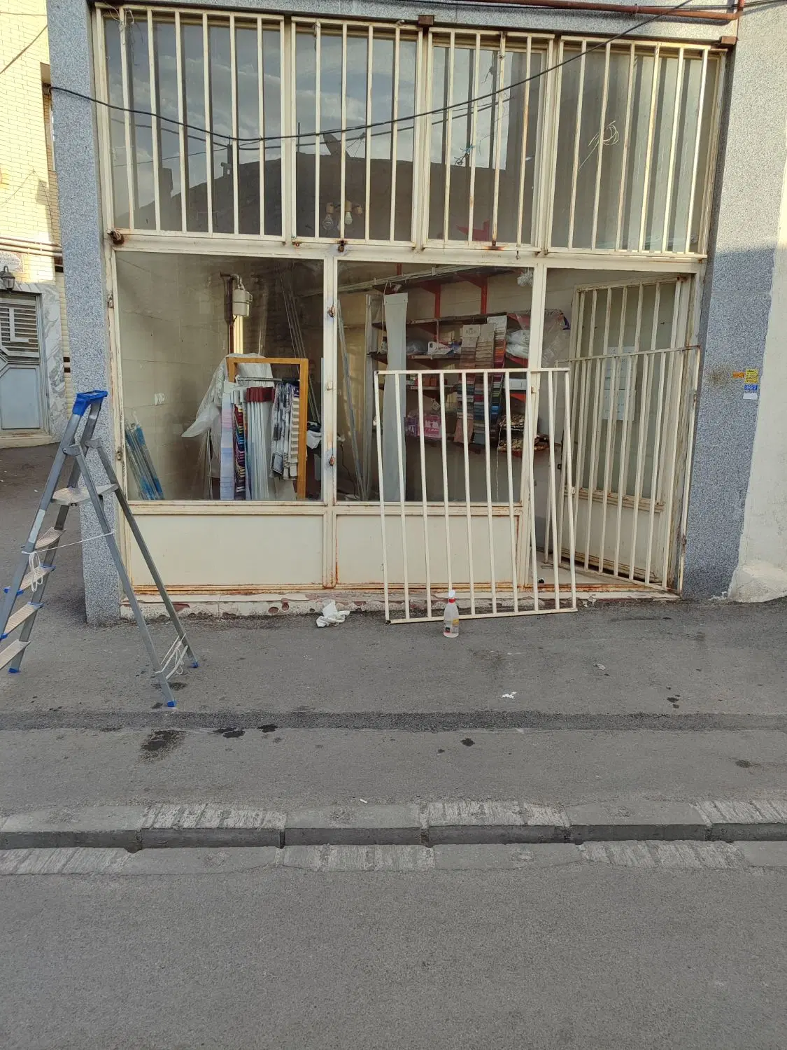 مغازه ۱۴متری کاملا بهداشتی