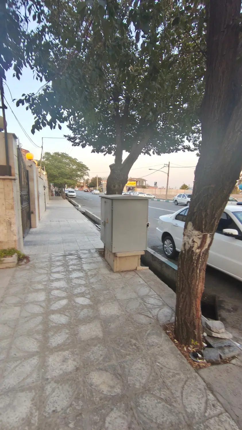 خیابان اصلی سروآزاد مغازه ۲۵ متری پارکینگ سندی