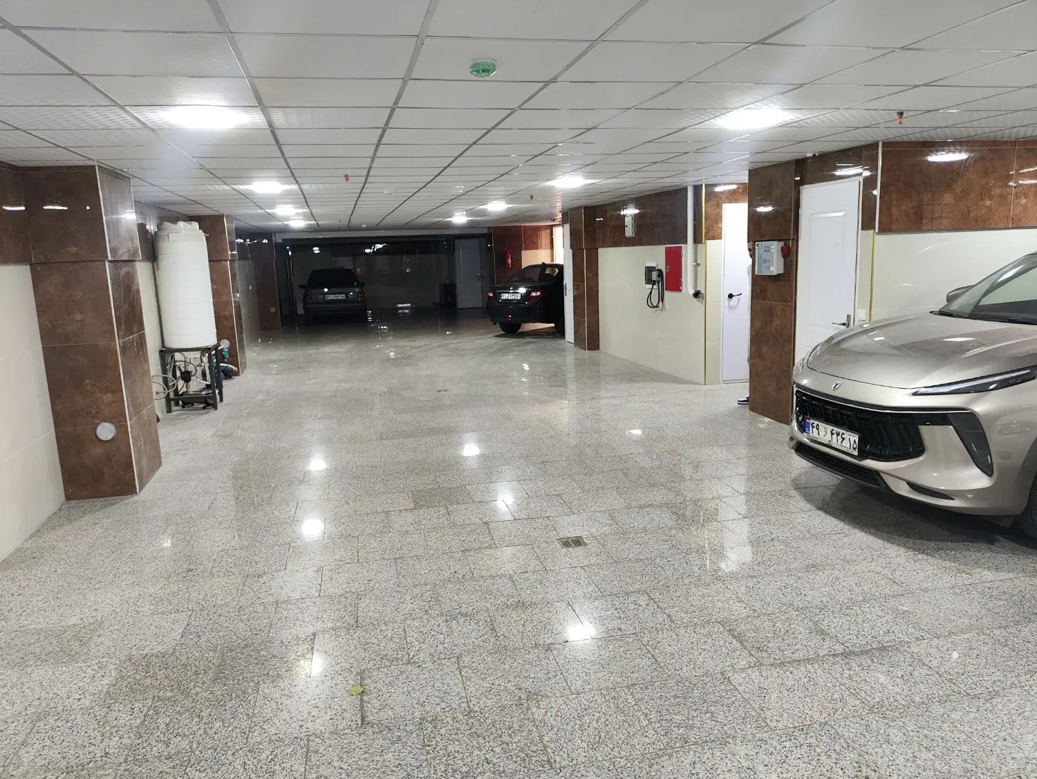 آپارتمان ۲۱۰ متری (فروش فوری)