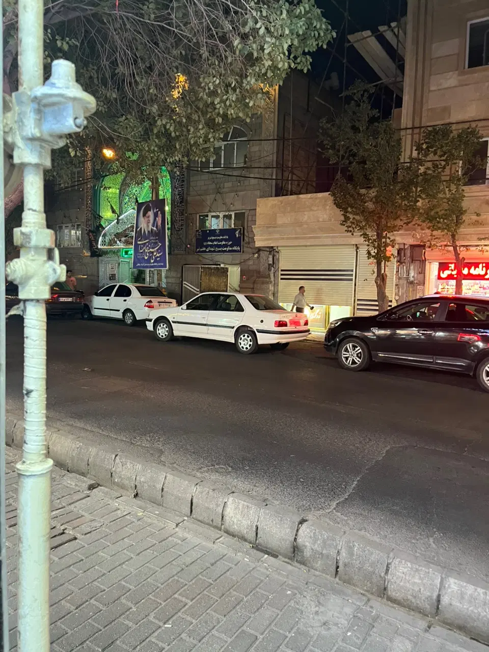 رهن واجاره مغازه درطالقانی شمالی برخیابان اصلی