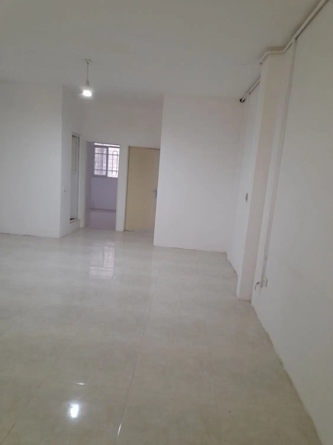 سلام اپارتمان دو خواب کف سرامیک آشپز خانه اپن