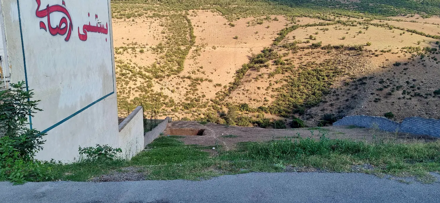 زمین تجاری ب مساحت ۱۶۰۰ منر بر ۲۸ متر