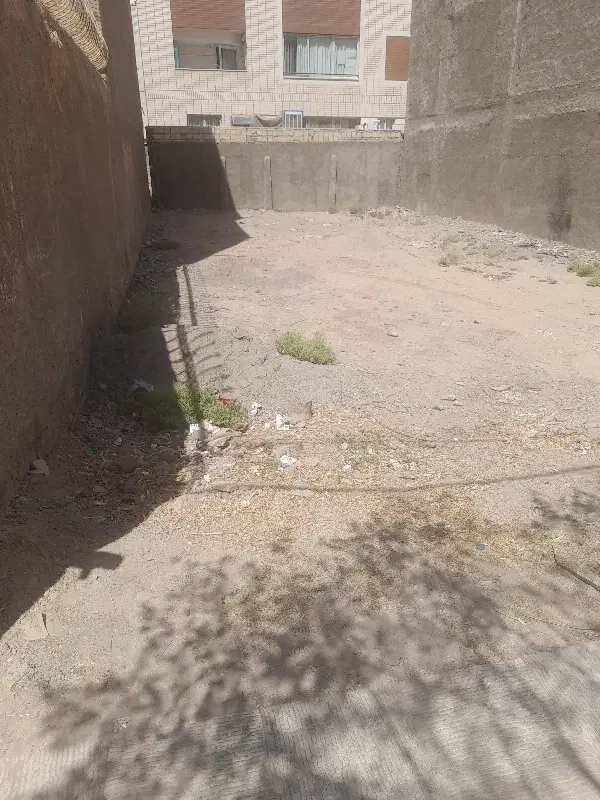 زمین ۱۸۰ متری ۴ سقف