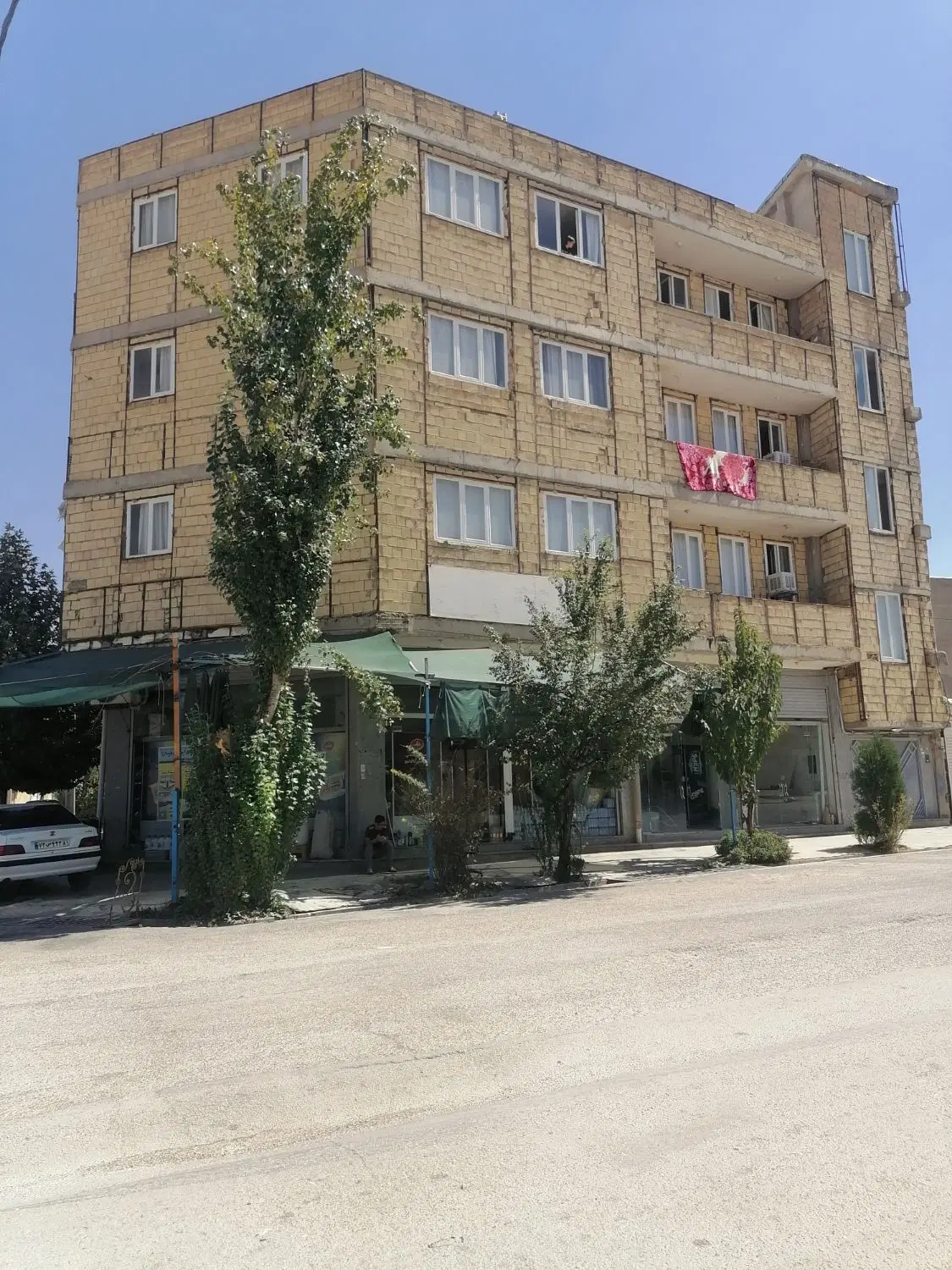 ساختمان مسکونی تجاری