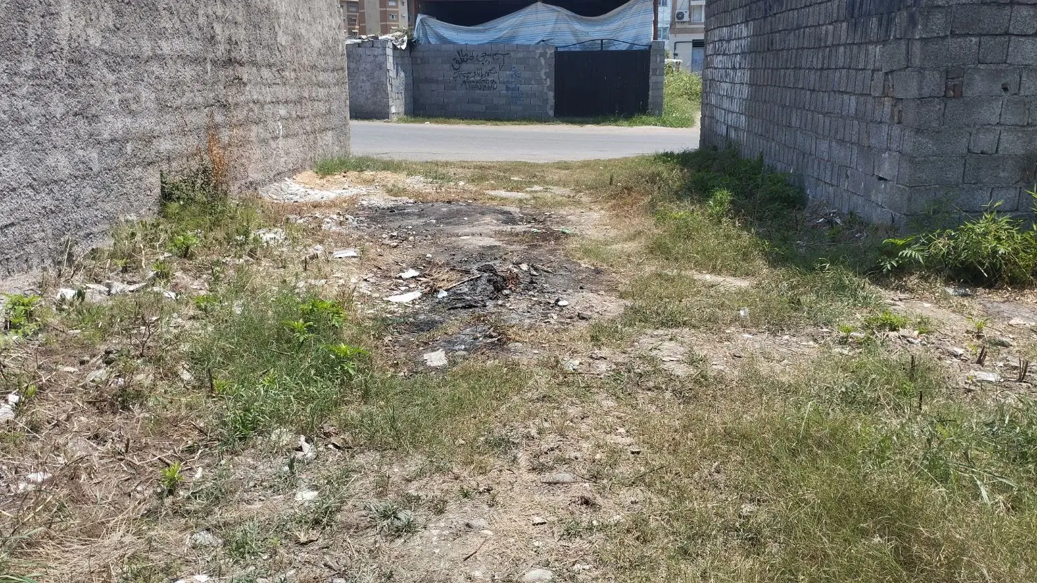 زمین نزدیک پل جماران بطرف