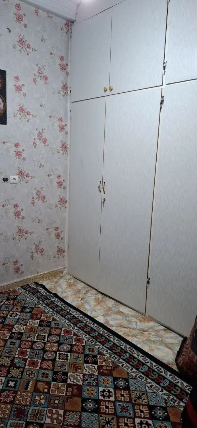 یک واحد 90متری با مغازه 15متری