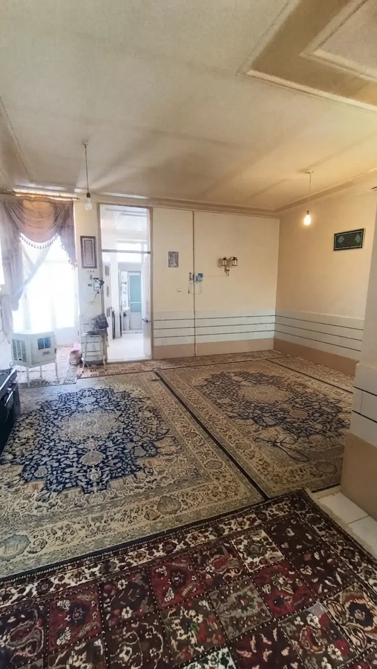 یک باب منزل مسکونی ویلایی ۳۰۶ متر