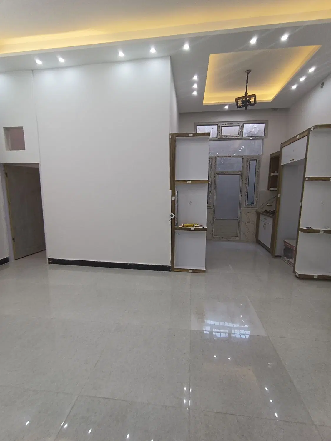 آپارتمان همکف با موقعیت مکانی عالی