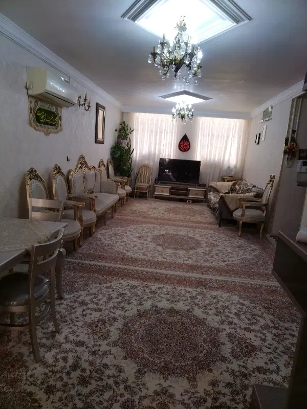 خانه دوطبقه ،طبقه همکف حیاط دار وکامل بازسازی شده