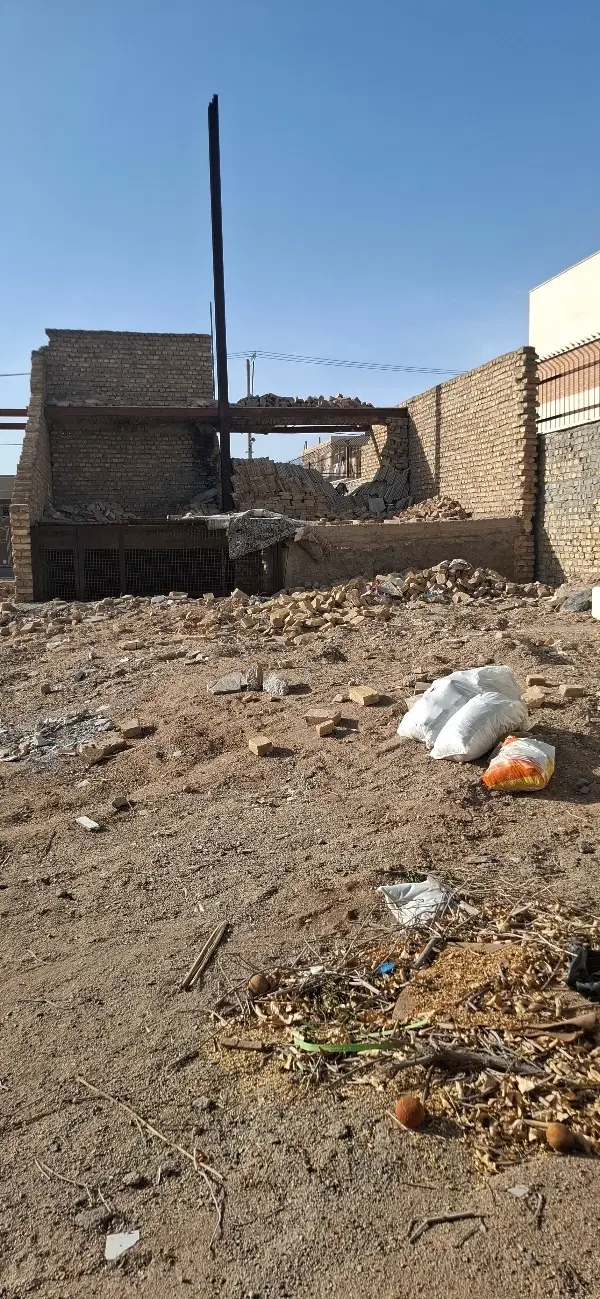 یک واحد زمین نیمه ساز تجاری