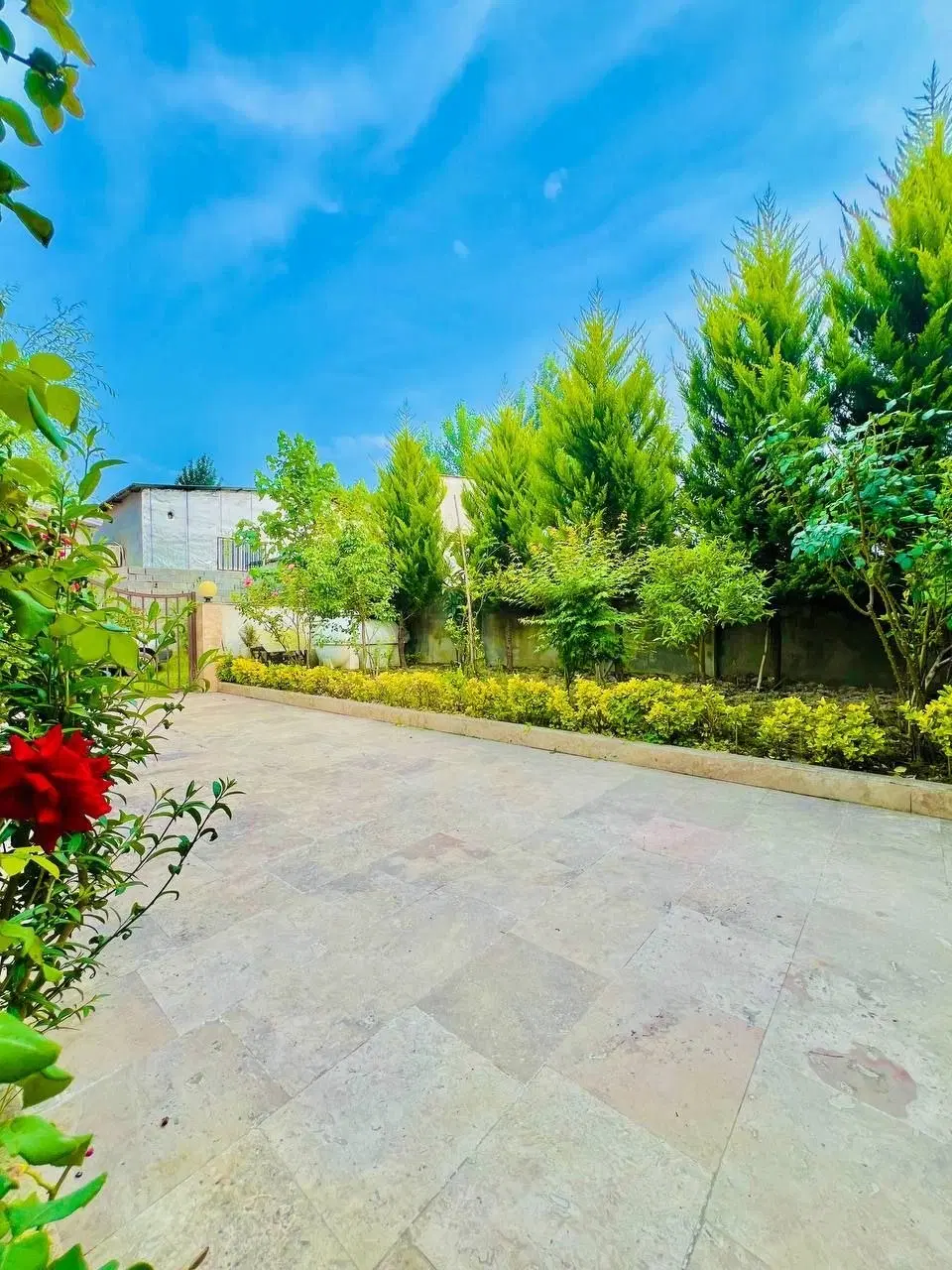 باغچه ویلا به قیمت۲۲۰متری_سند روف_مناسب سکونت
