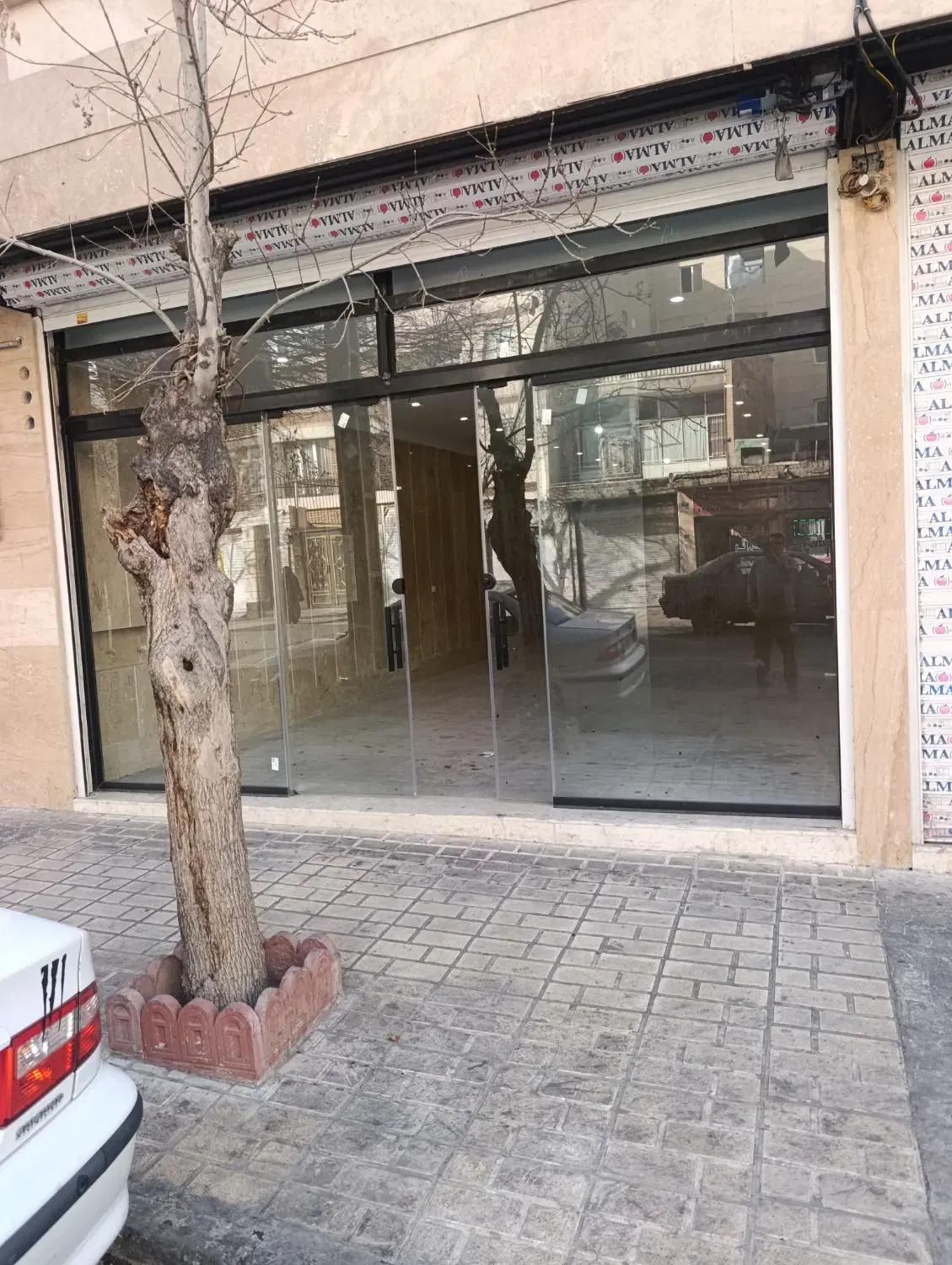 70متر مغازه نوساز-بر خیابان کیانی