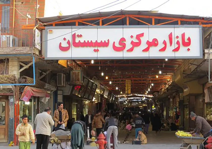 مغازه تجاری داخل بازار سرپوشیده لوازم شکار