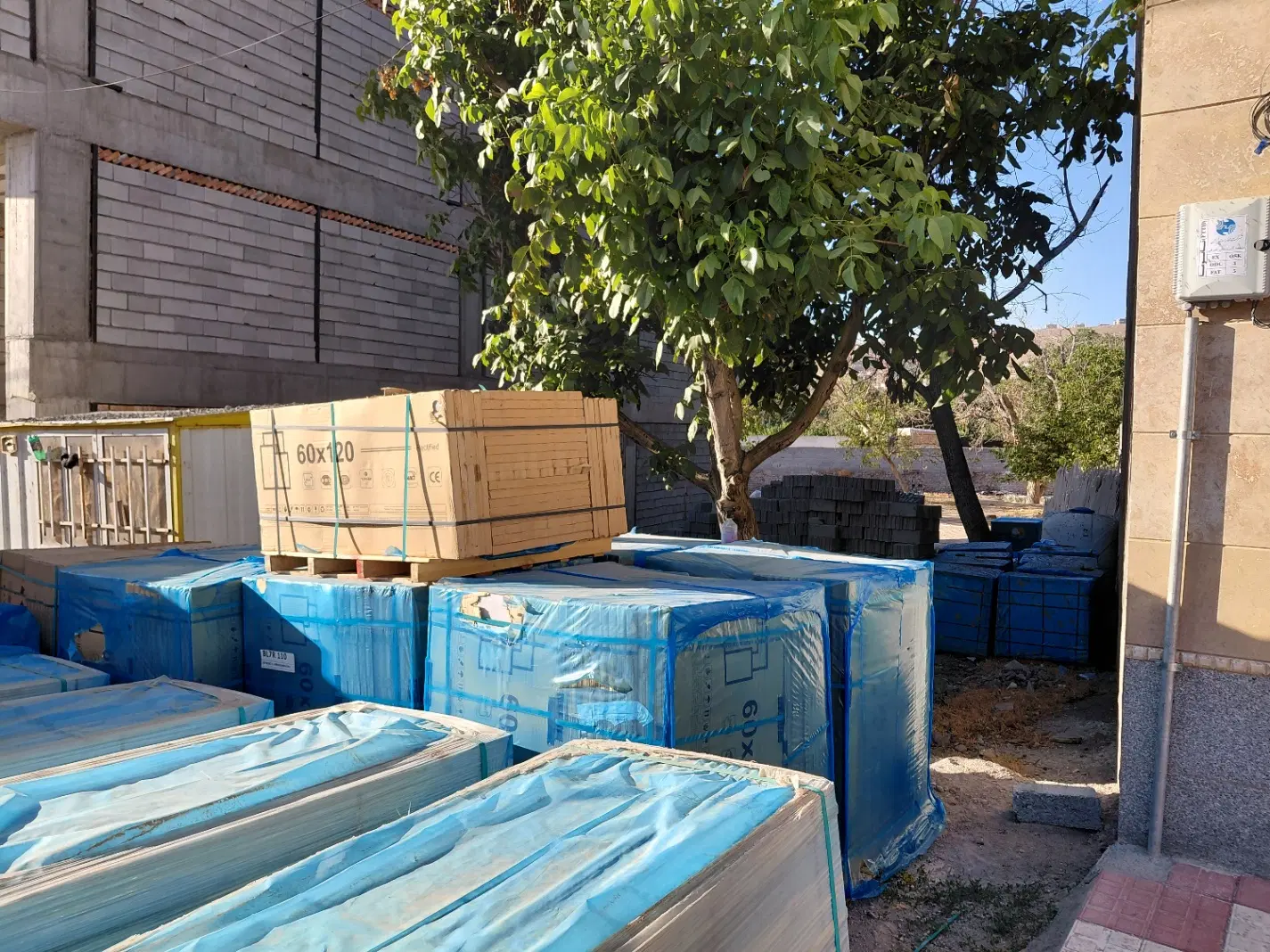 زمین با مساحت ۲۹۰متر با کاربری تجاری و مسکونی