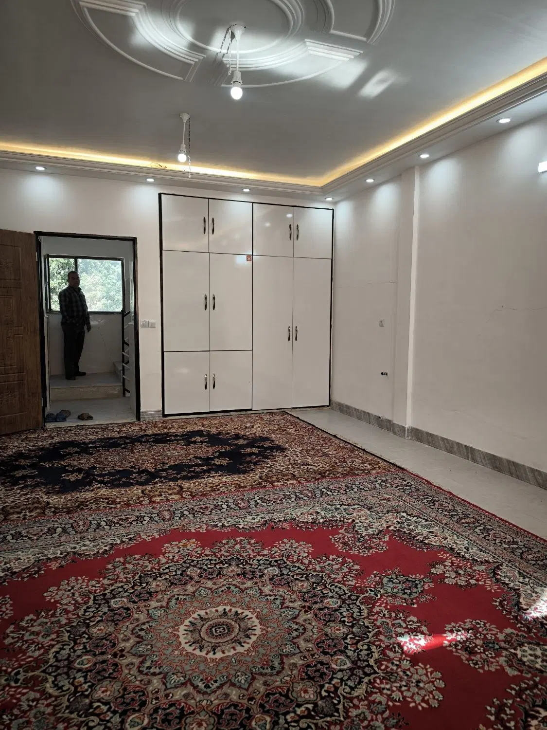واحد مسکونی با مغازه در فاز ۵