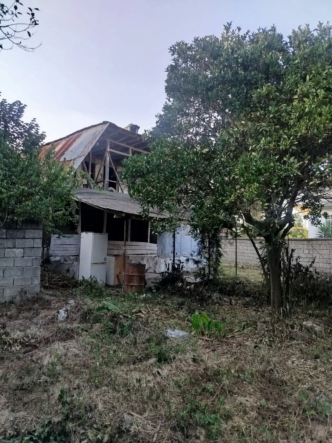 زمین مسکونی به همراه خانه کلنگی