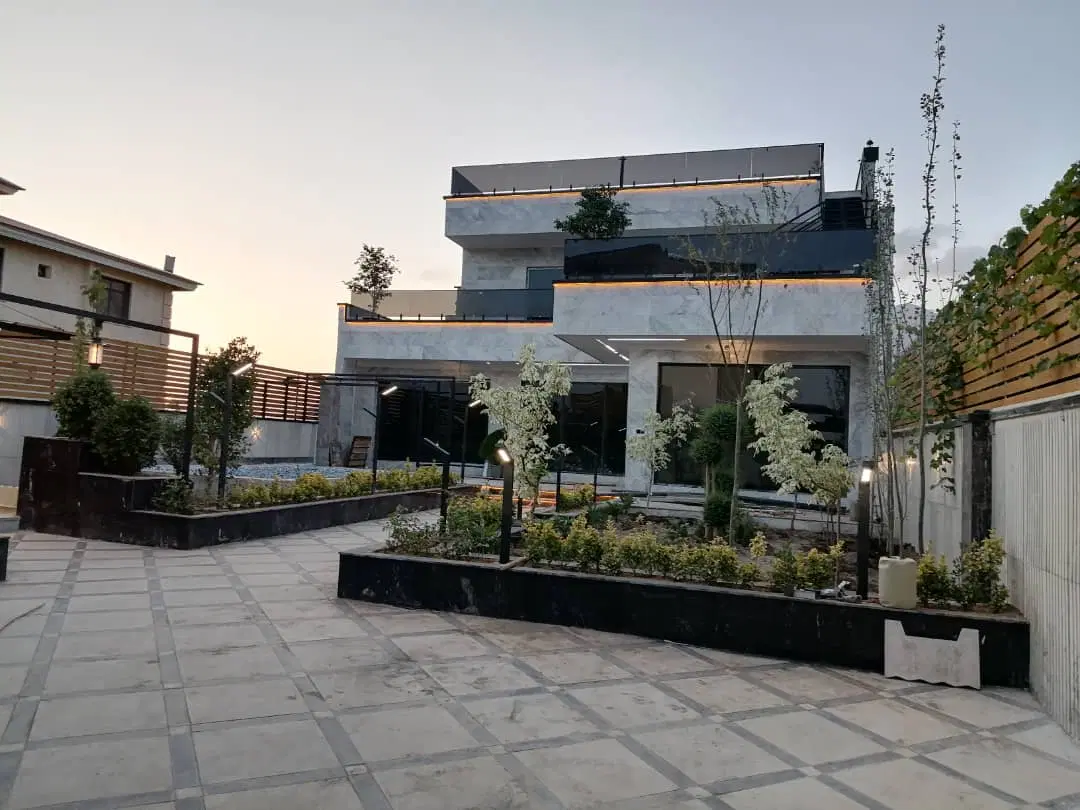 خانه دربست در 2 طبقه و نیم منیریه