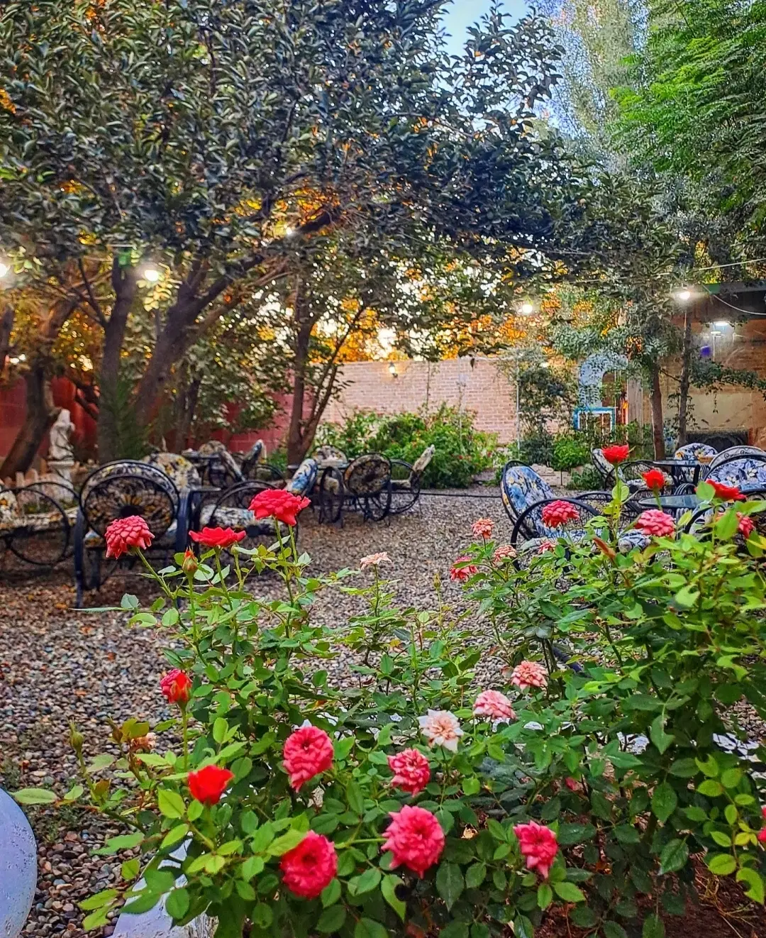 باغ رستوران ۱۲۰۰ متر