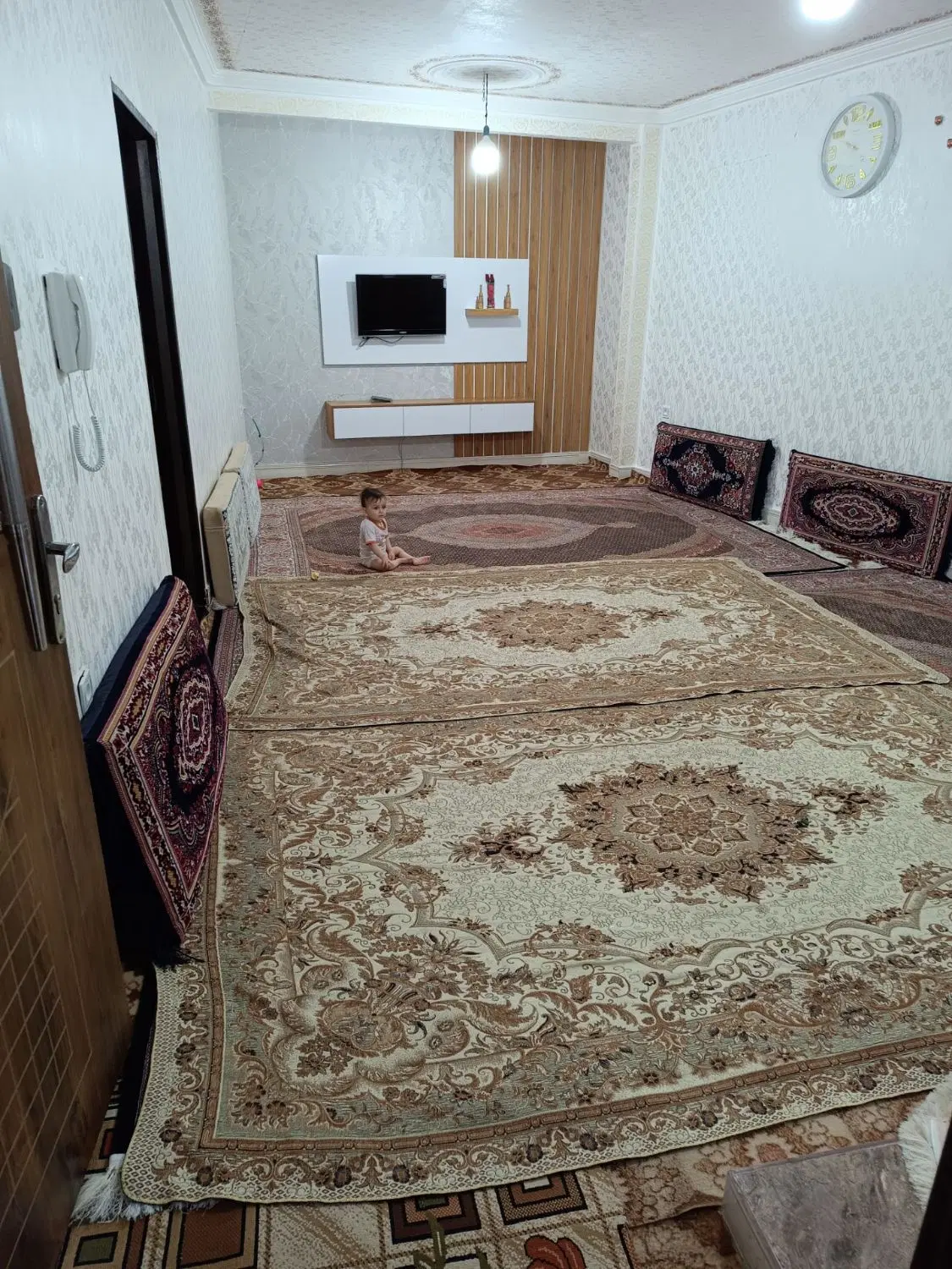 یک باب آپارتمان ۳ طبقه