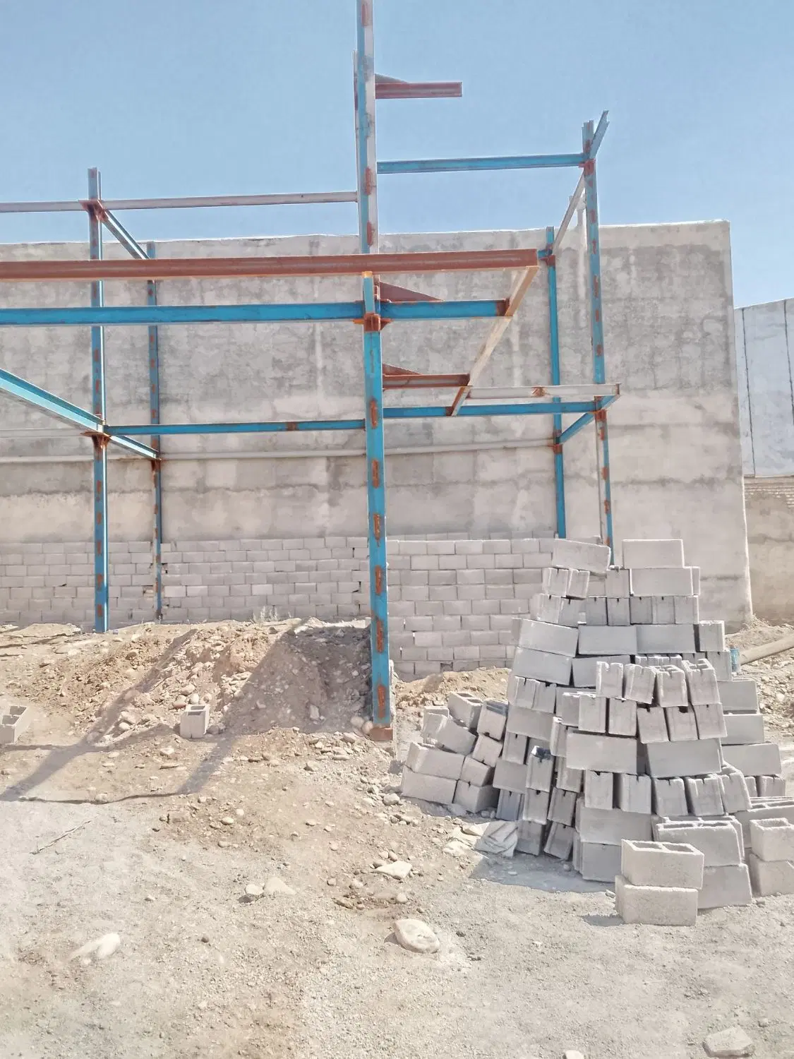 زمین نیمه کاره