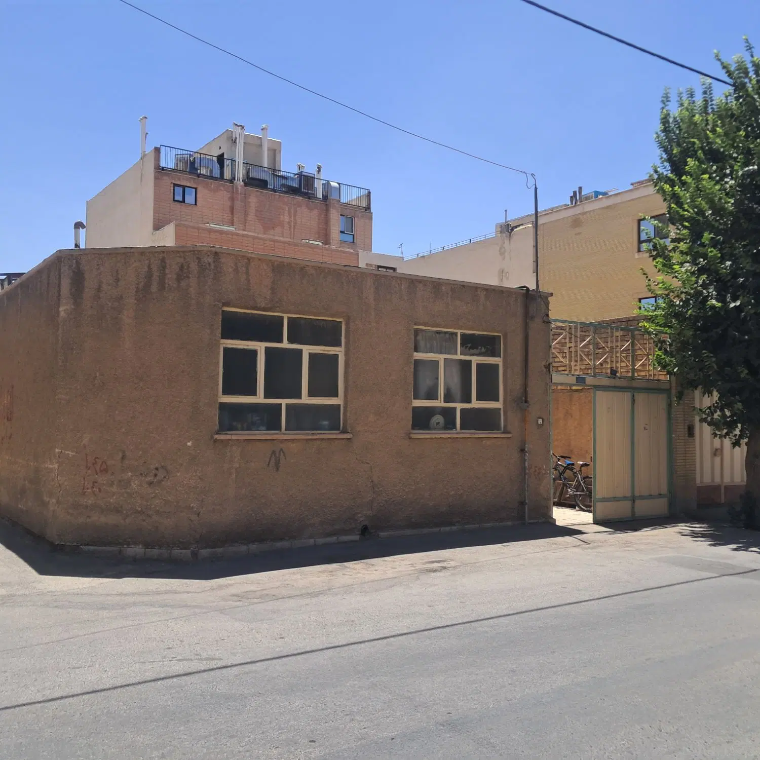 منزل ویلایی دو نبش در فردوسی