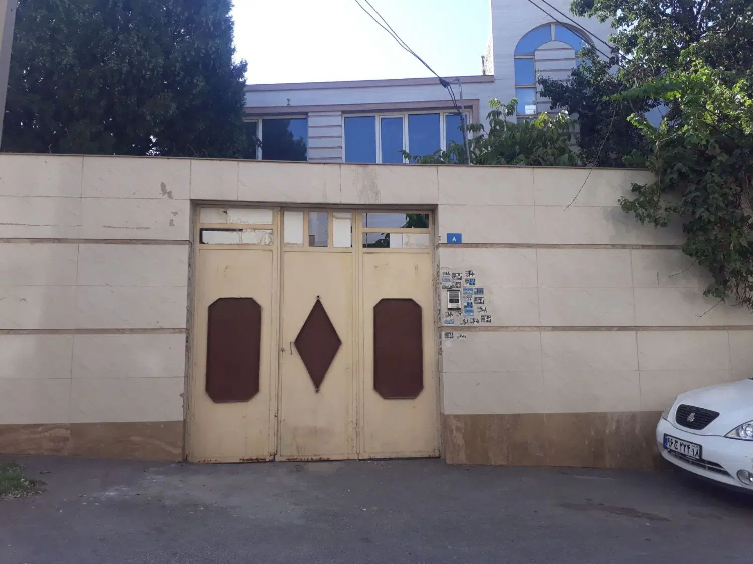 دو و نیم طبقه مسکونی