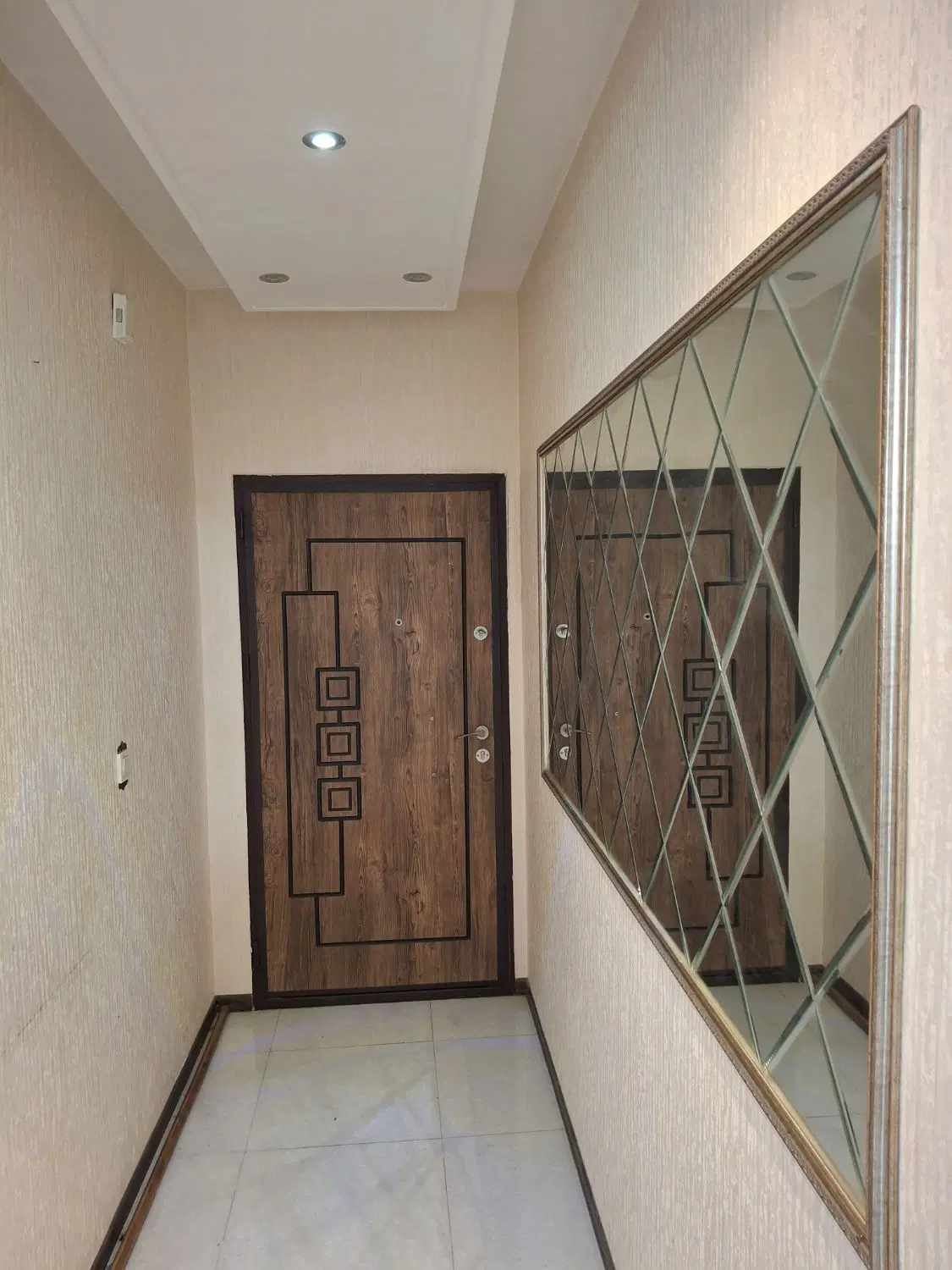 واحد 80 متری هم کف