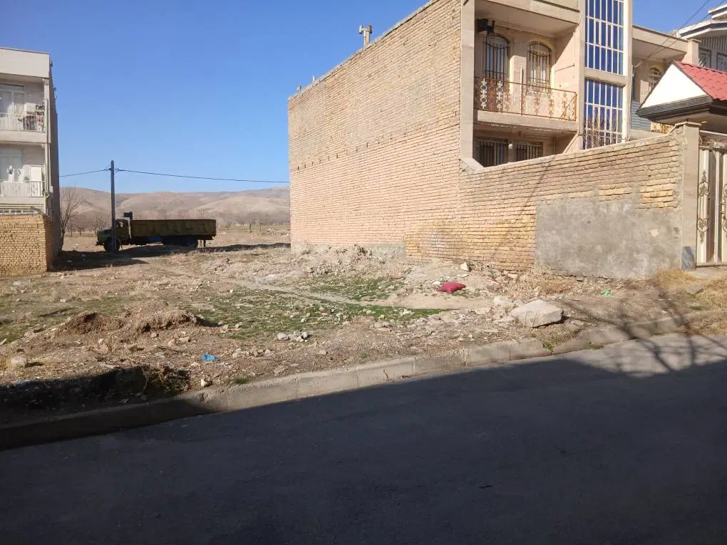زمین ۱۹۰ متری شمالی