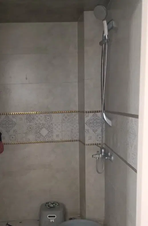 منزل هم کف حیاط ماشین رو