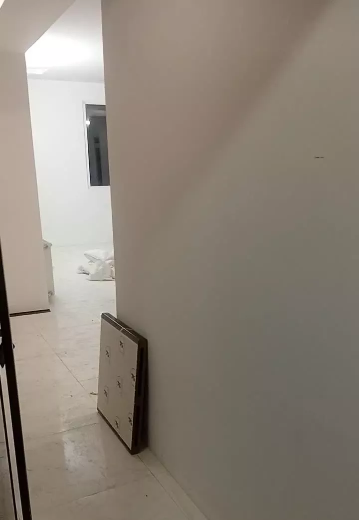 105متر. 8واحدی. درحال بازسازی. سنددار