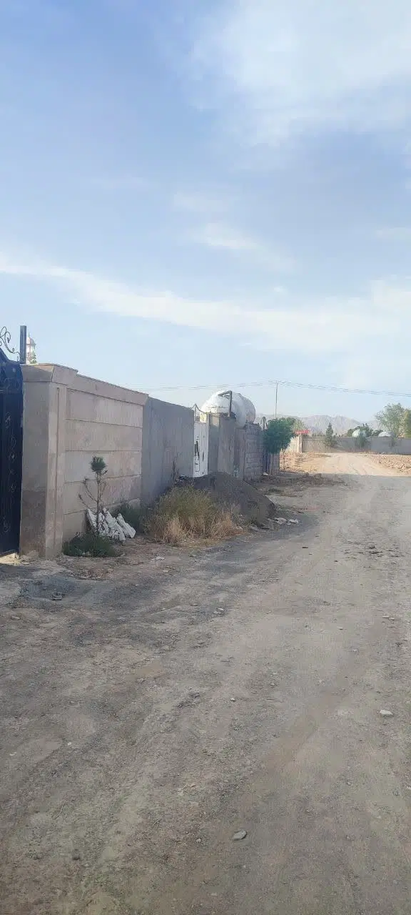 زمین و باغ