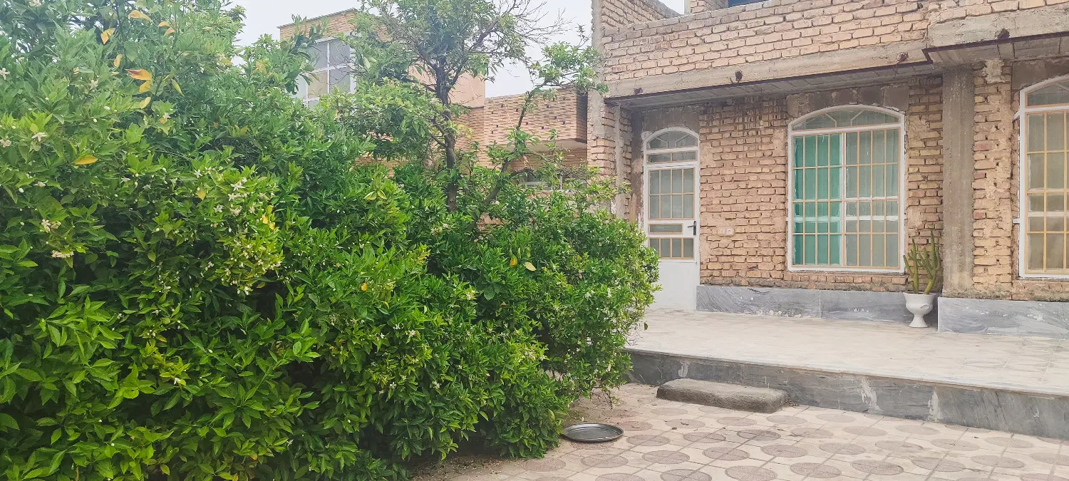 خانه ویلایی نزدیک خیابان اصلی کوچه بن بست