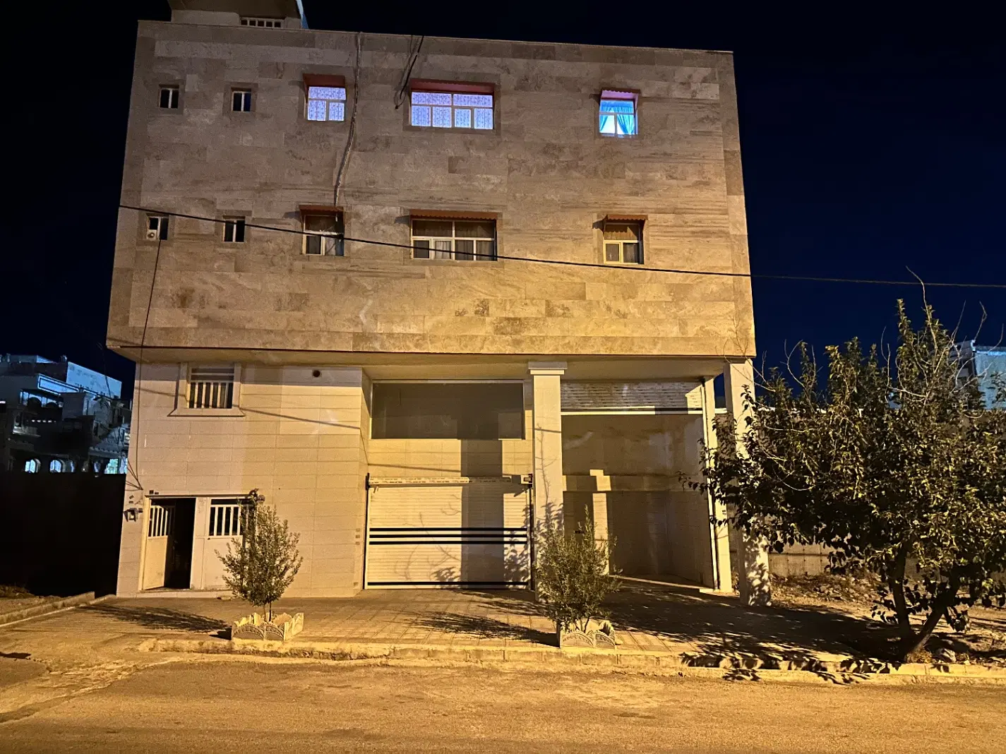 فروش دو مغازه تجاری
