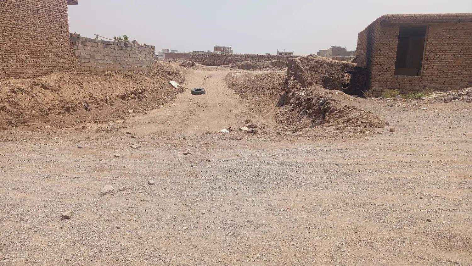 زمین فروشی