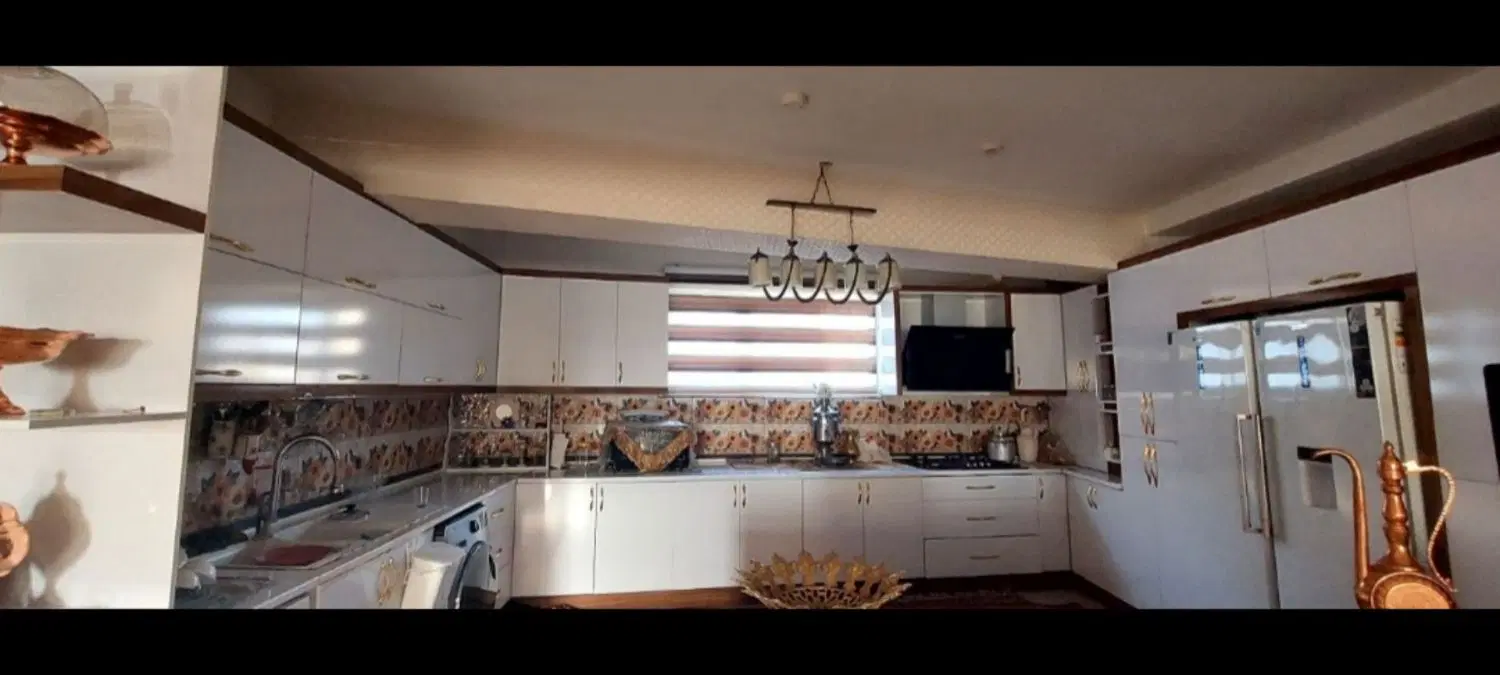 واحد لوکس بر خیابان عباسی ، طاق