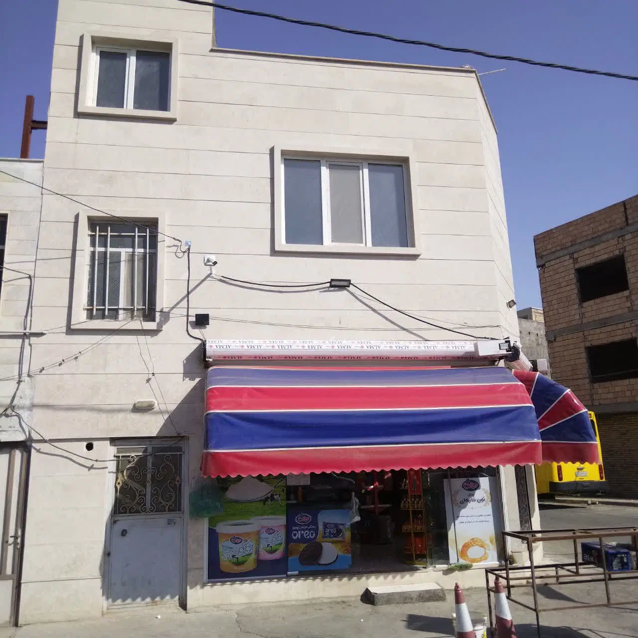 فروش مغازه ۵۰ متری با خونه خ ملا آقایی