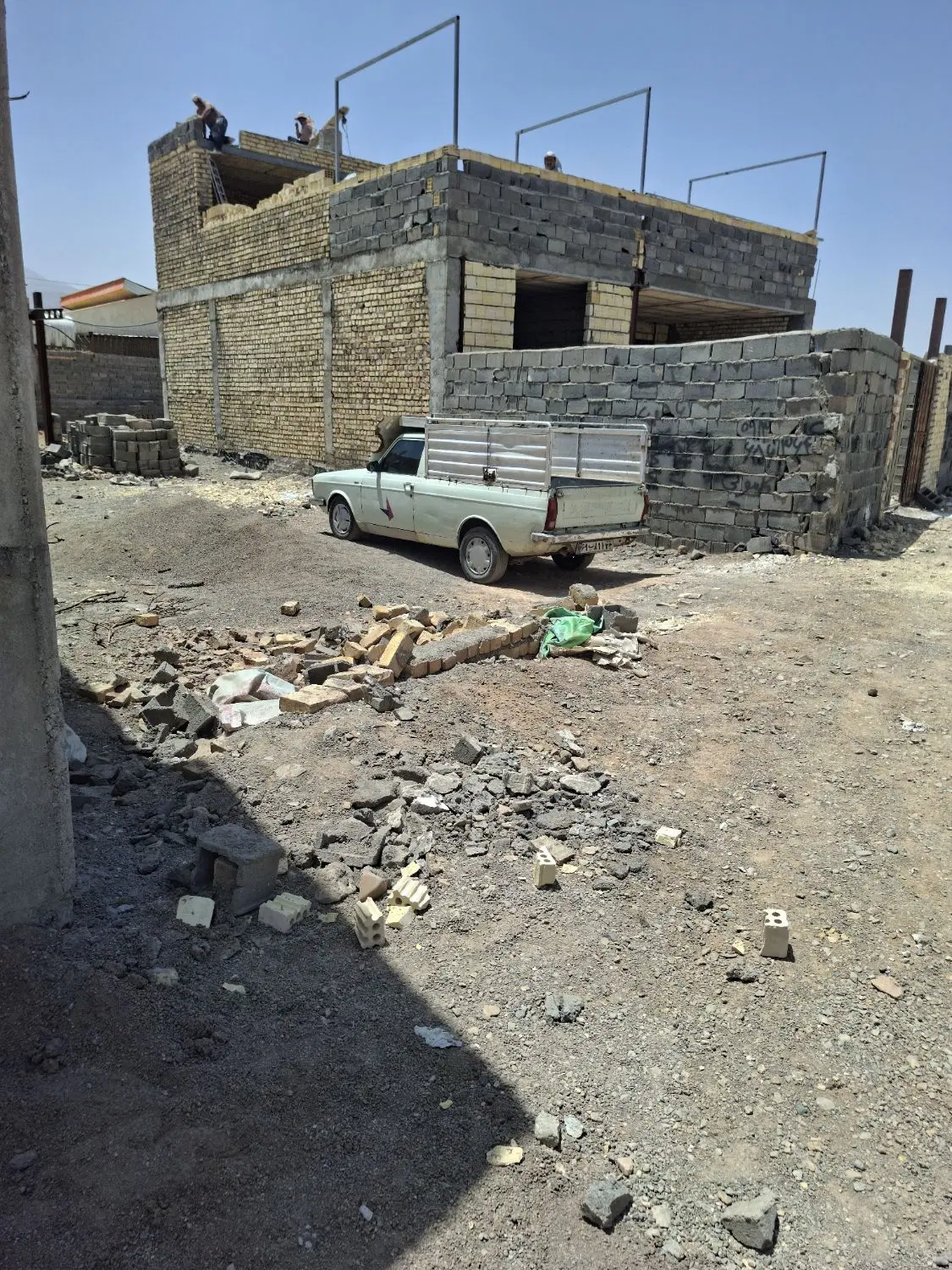 زمین ۱۵۰ متر کنار چاه امید