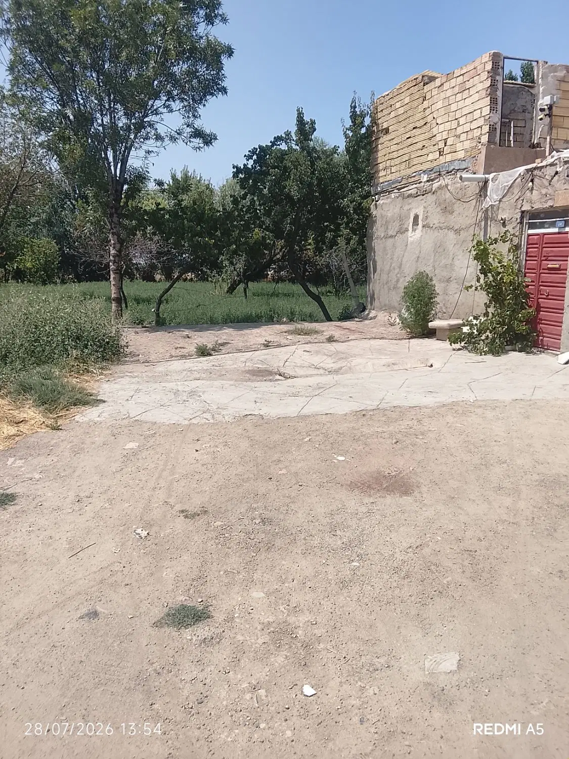 زمین در حجتی