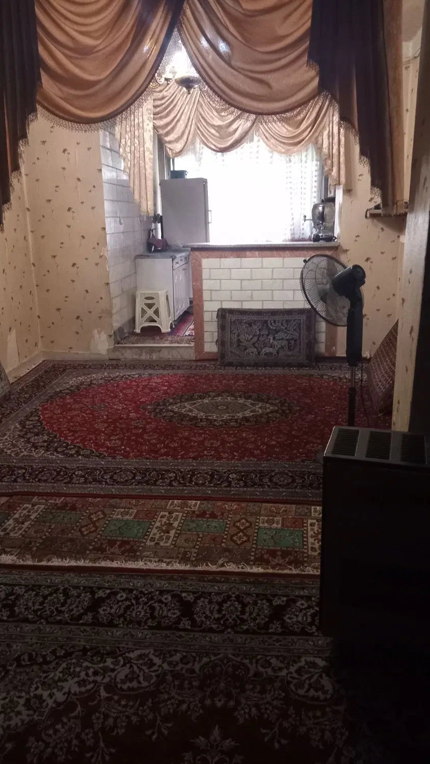 حیاط ویلایی 90 متر ماشینرو بر خیابان
