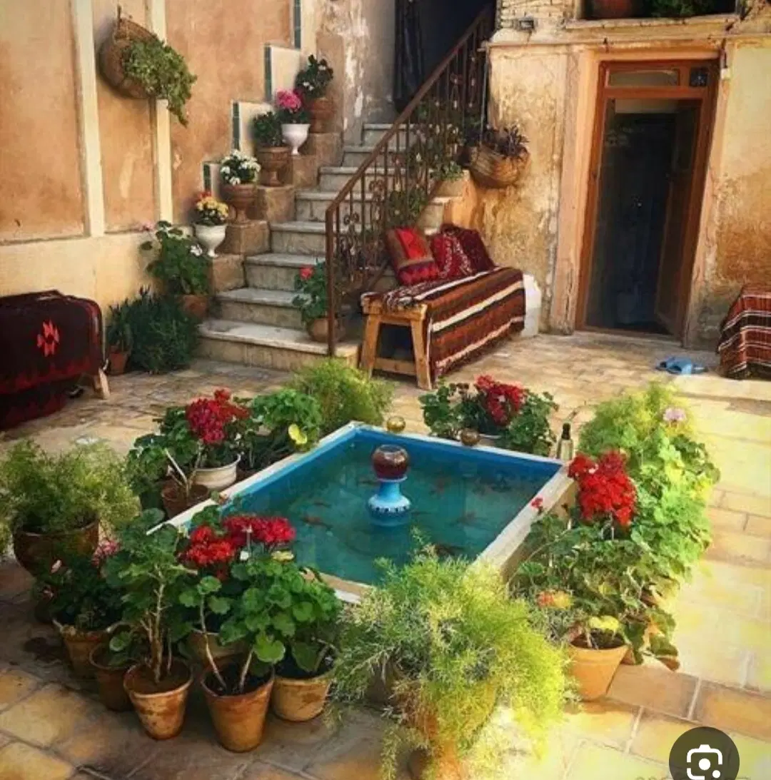 حیاط دربست قدیمی دربارنج