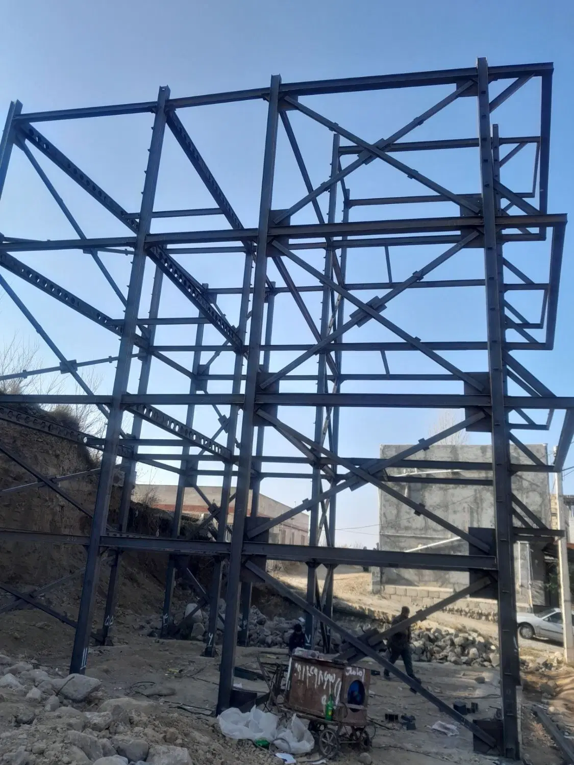 خانه نیمه ساخته فروشی