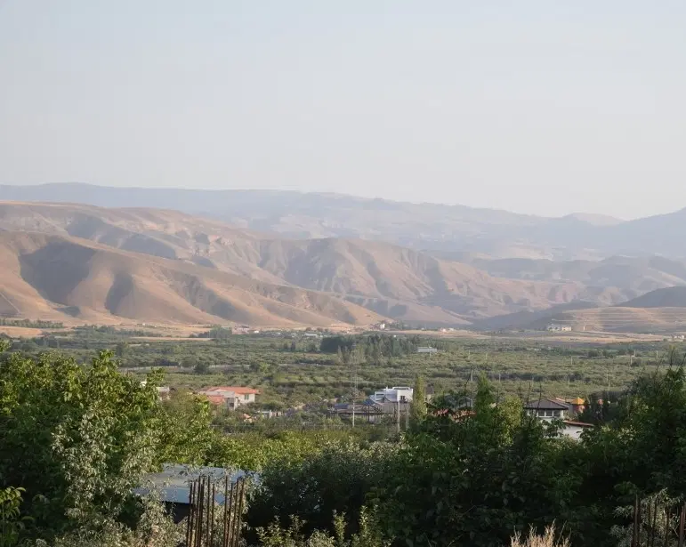 ۱۰۰۰ متر زمین شهرکی با آب.برق و دیوارکشی در جابان