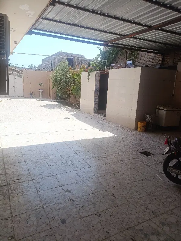 یک منزل مسکونی تجاری بفروش میرسد