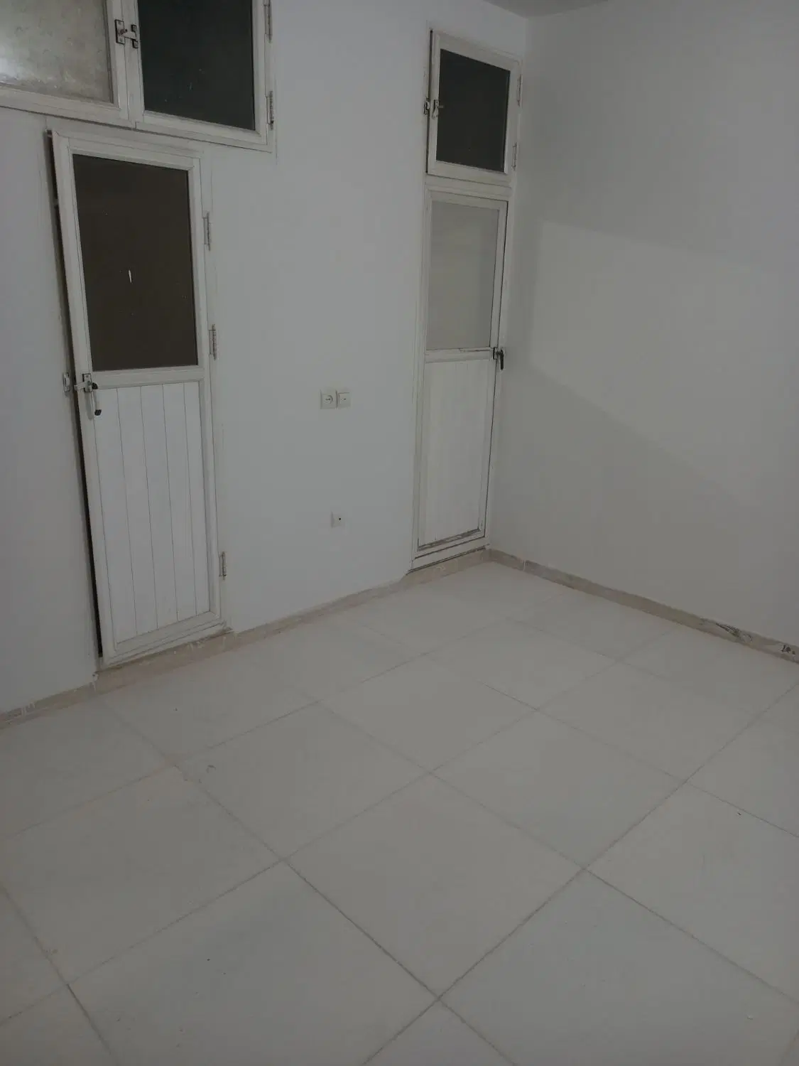 ۹۰ متری راه جدا پارکینگ اختصاصی