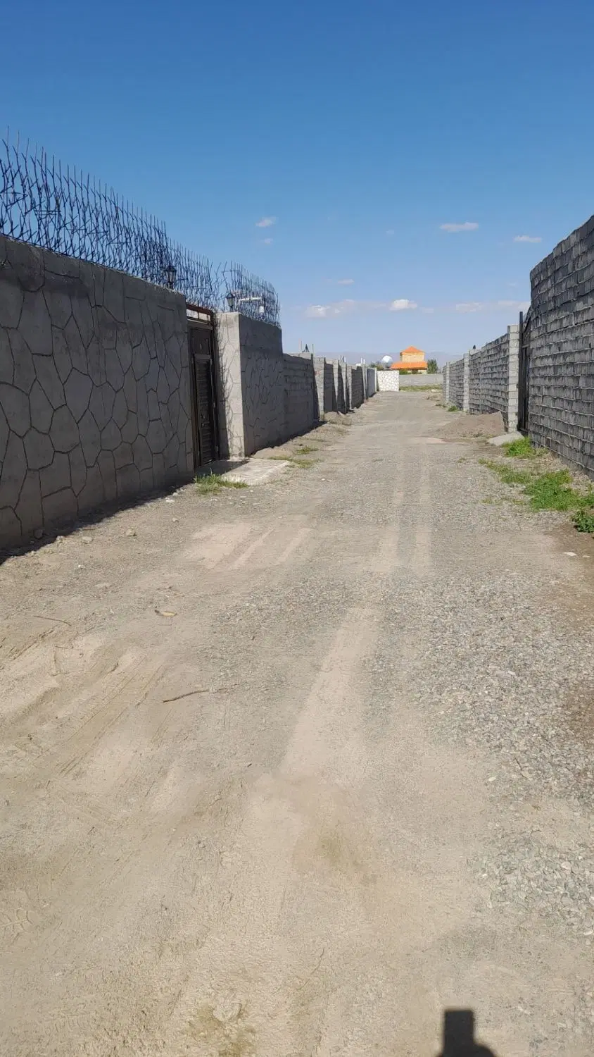 باغ ۵۰۰متری دور دیوار جاده قدیم روستای خانسعادت