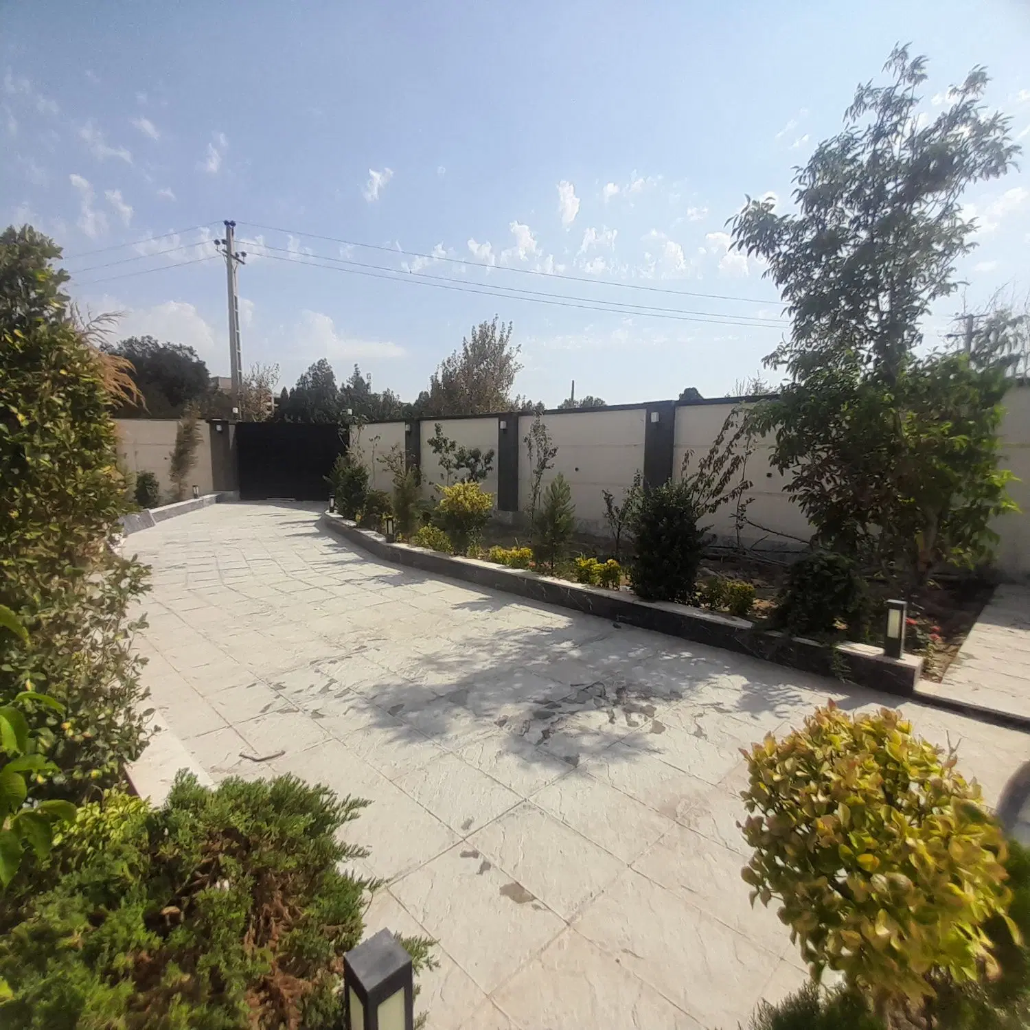 باغچه ۷۰۰ متری میدان رعنا
