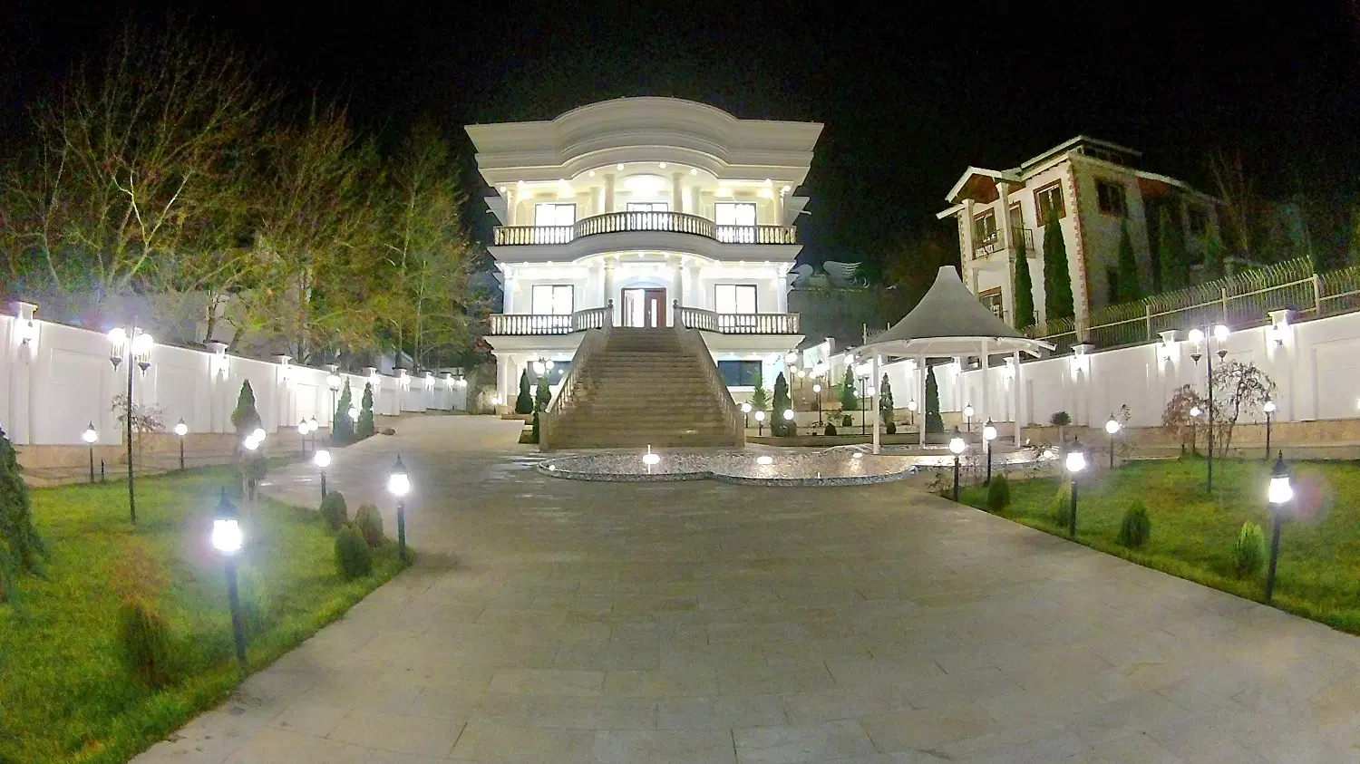 ویلا کلاردشت ۱۱۵۰ متر زمین ۶۷۰ متر بنا